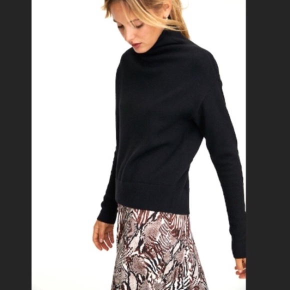 (SOLD) ARITZIA Cyprie Mock Neck Sweater Black M - Picture 4 of 8
